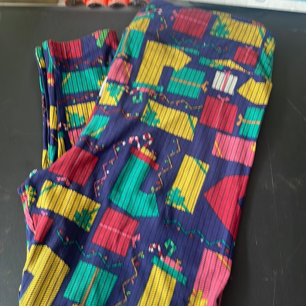 LuLaRoe one size leggings - vintage Christmas with packages and stockings
